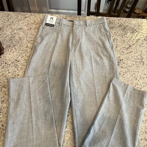 Haggar Slim Fit Super Flex Waistband Premium Dress Pant HD00660